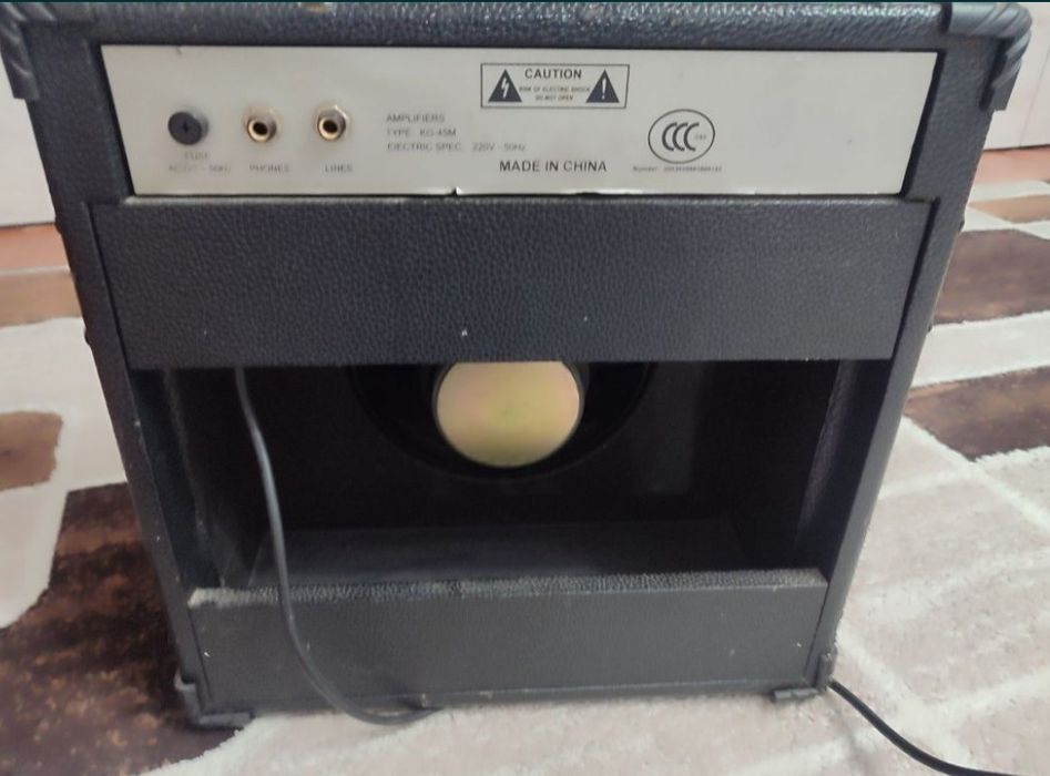 Продаю комбоусилитель