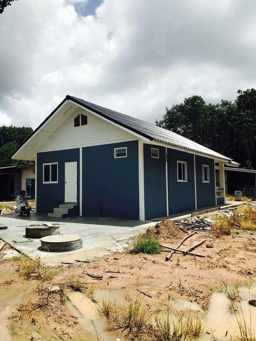 vand case pe structura metalica