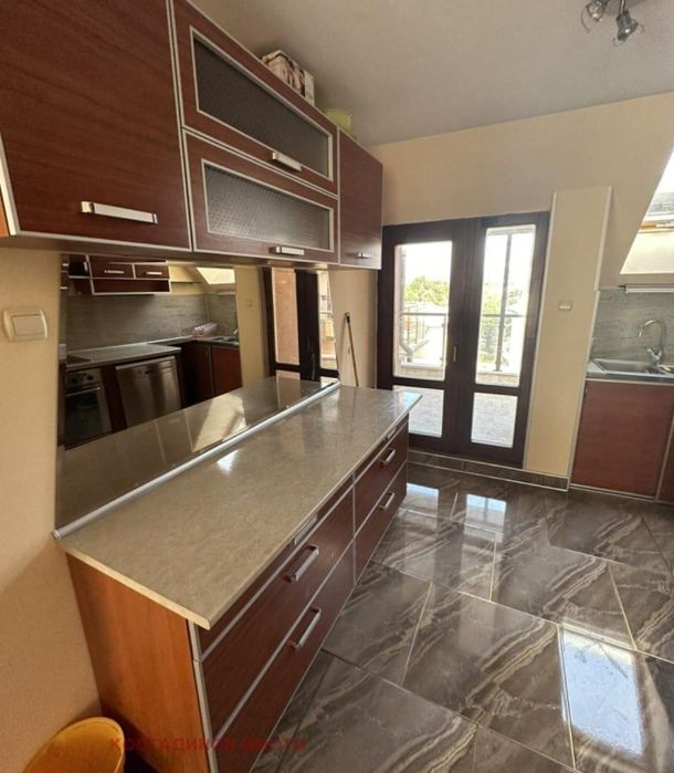Продава се Тристаен апартамент в Пловдив, Мараша - 200 кв.м за 1150 €/кв.м - Снимка #2