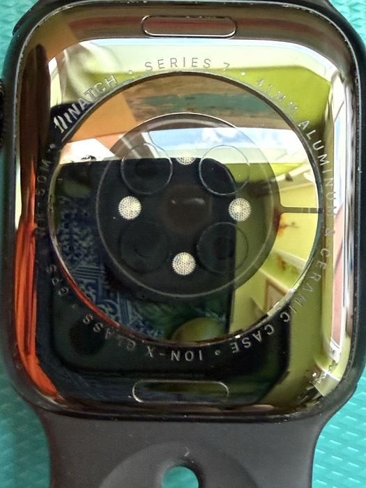 Apple  Phone 11 и Apple Watch Series 7