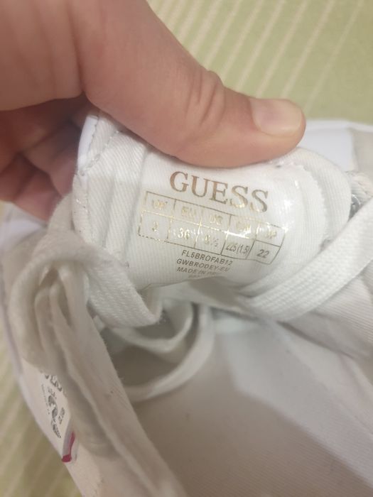 Дамски кецове Guess N 36///