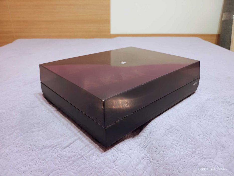 Продавам грамофон AKAI ATT05U с USB