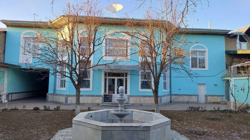 8 комн. ДОМ, участок 6 соток. Янгихает р-н, ор-р Сергели 1. Метро 1 км