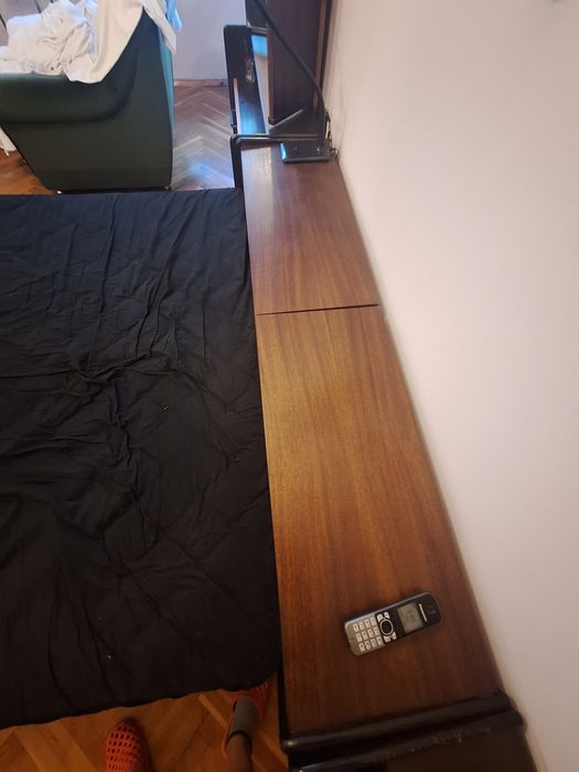 Продавам спалня с две ракли, 2бр. Шкафчета и тоалетка