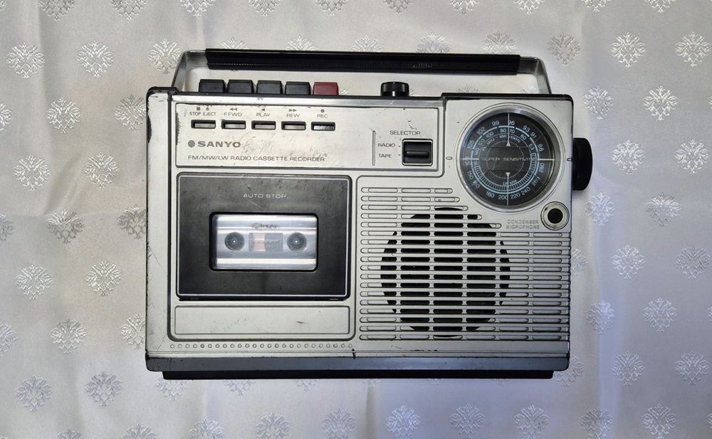 Radiocasetofon SANYO M2402-2LE