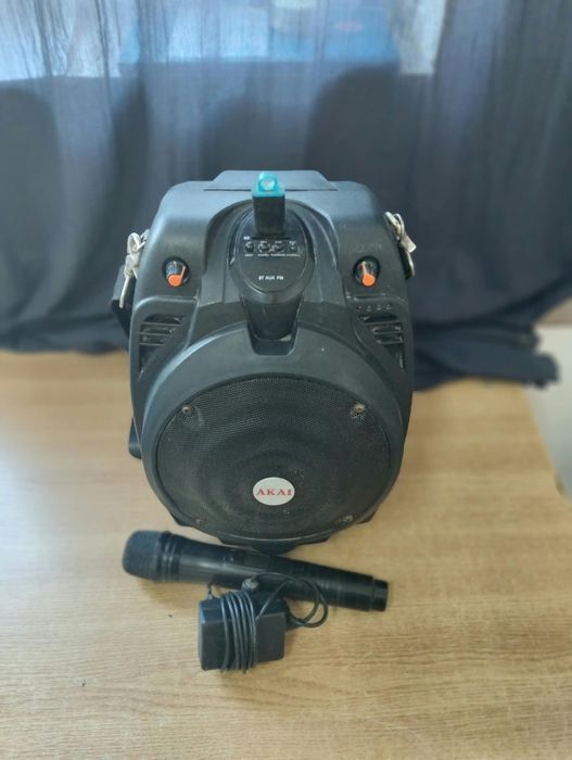 Boxa activa Akai + microfon și telecomanda