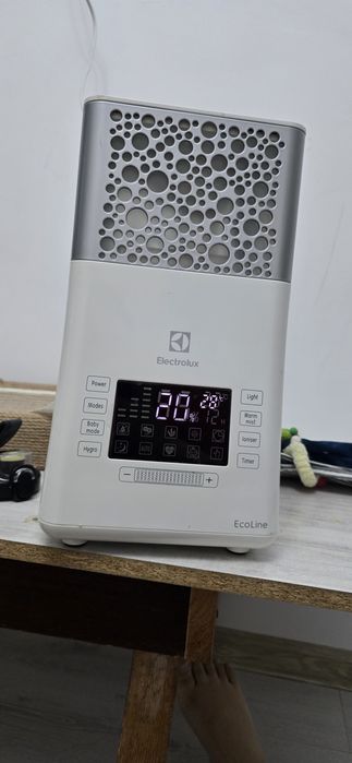 Увлажнитель воздуха Eletrolux( белый)