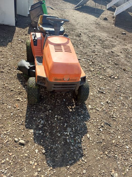 Tractoras gazon husqvarna