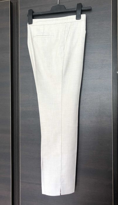 бежов панталон ZARA