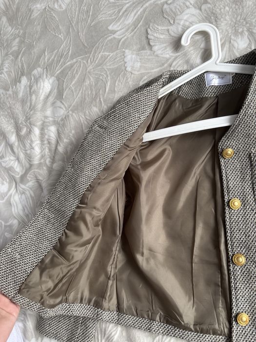 пиджак с пуговицами