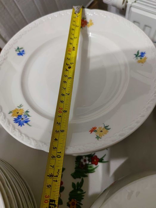 Здравейте продавам един разкошен сервиз,на Карл Тийлш Алтвасер,