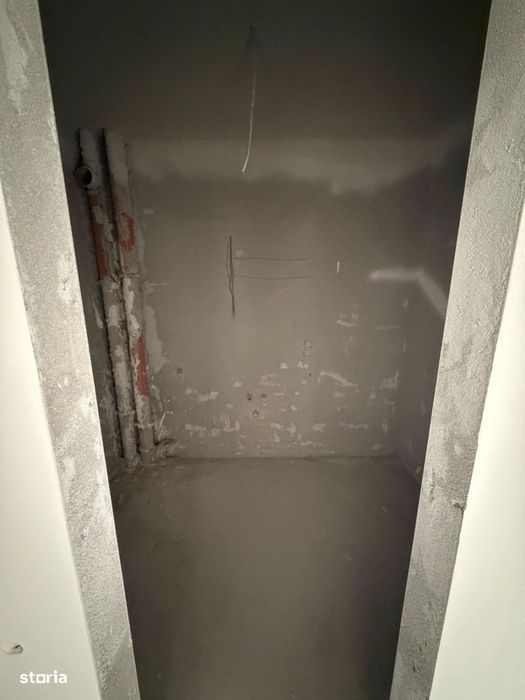 Apartament nou, cu 3 camere si balcon, etaj intermediar zona Vivo