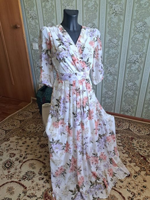 Платье б/у без запаха