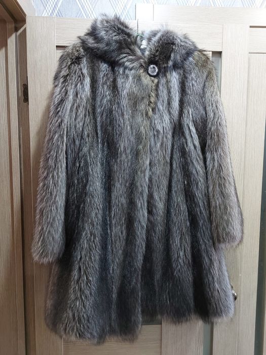 Продам шубу енотовую