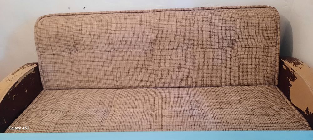 Сатылады, диван және кресло жазылады.