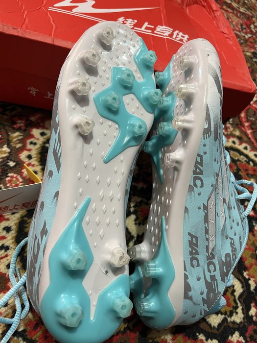 Обувь бутсы новый