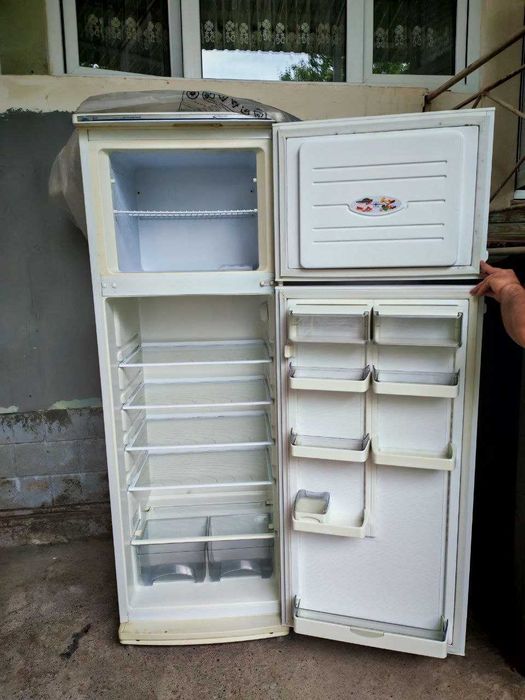 Холодильник Двухкамерный Атлант, Новый купили поэтому продаём!