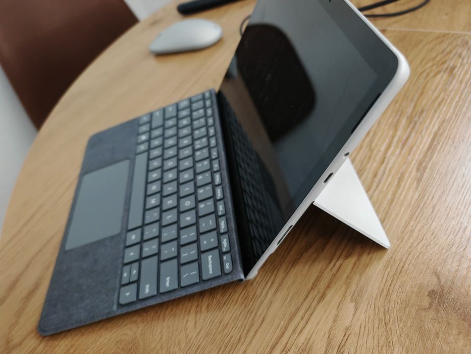 Microsoft Surface Go 3 + tastatura + mouse