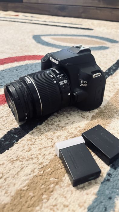 Canon 250D + 2 baterii originale!