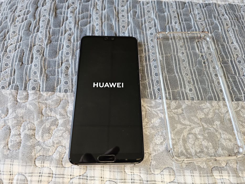 Продавам Huawei P20 pro изпратен  към клиент!