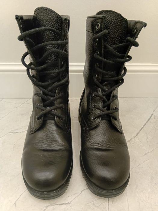 Продам почти новые берцы 35-размера