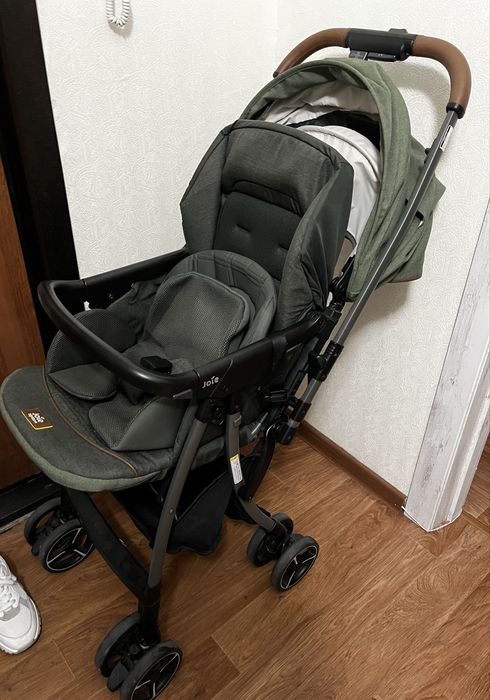 Продам коляску Joie