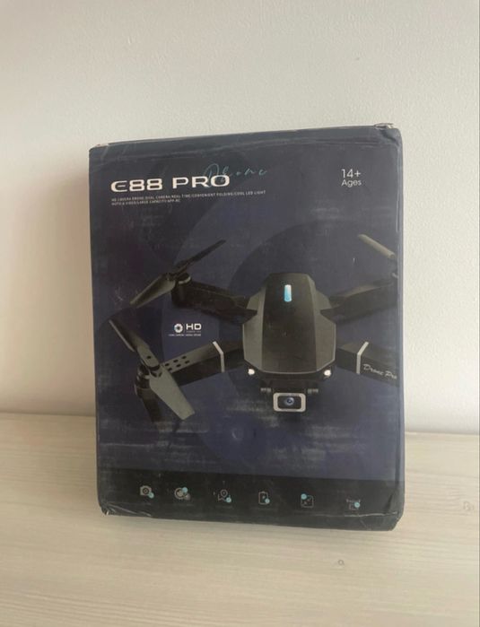 Drona cu camera video E88 Pro