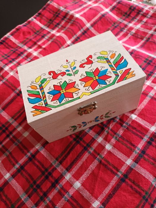 Ръчно рисувана кутия за бижута