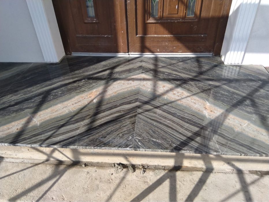 Placari cu granit, marmura, travertin sau compozit