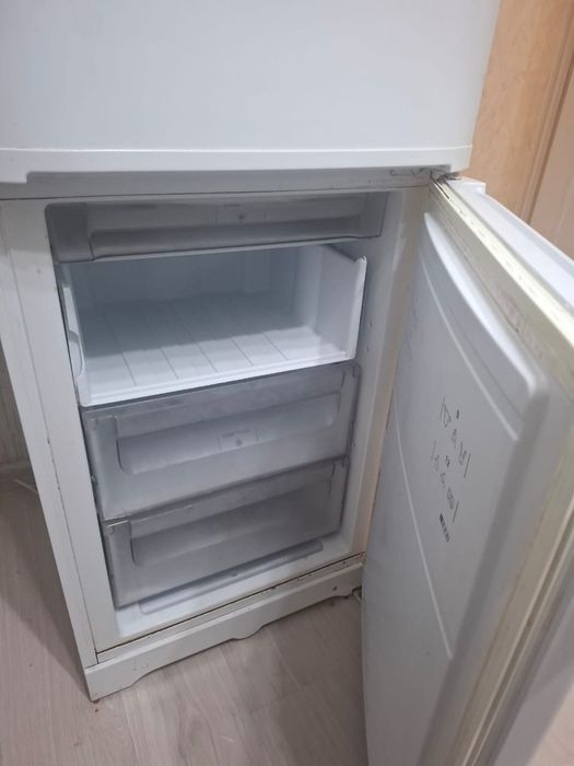 Двухкамерный холодильник продам б/у 70000