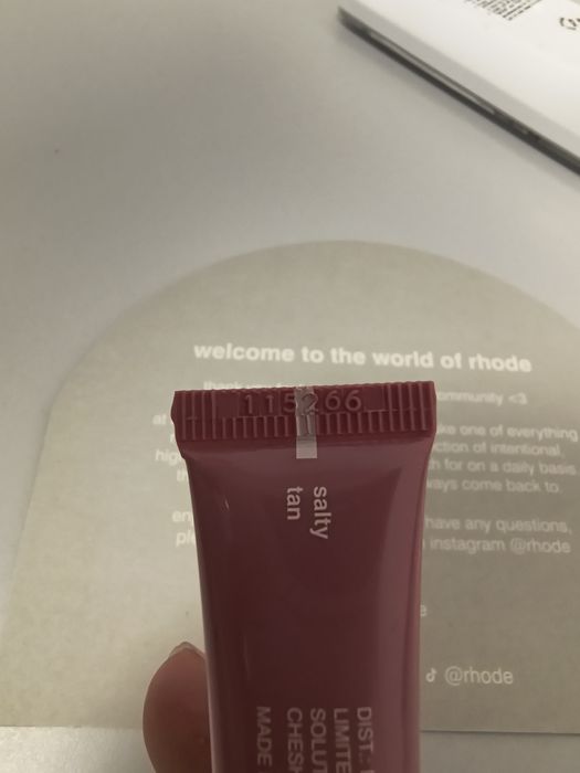 Гланц за устни Rhode