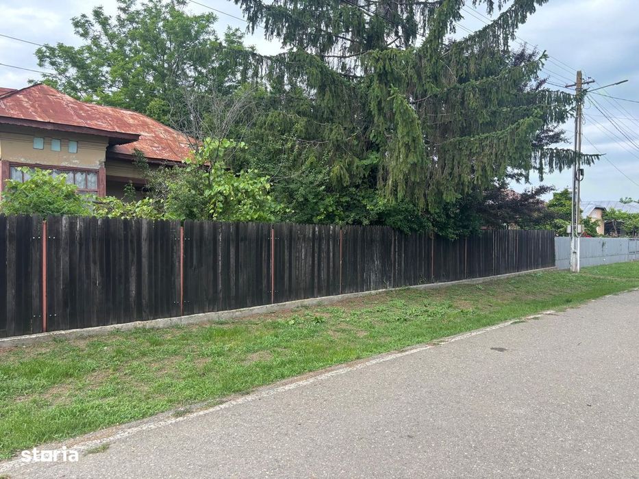 Casa De Vanzare+Anexe, Teren=2775 Mp