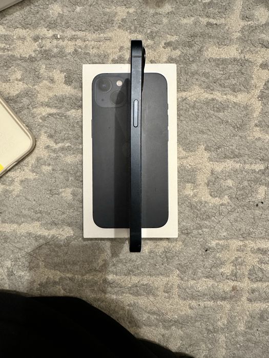 в продаже айфон 13