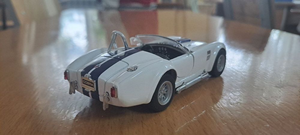 Игрушечная металическая машинка FORD COBRA
