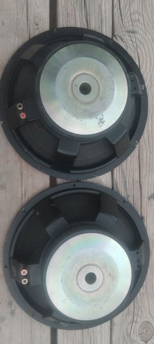 Динамик 15 дюймли JBL сотилади.