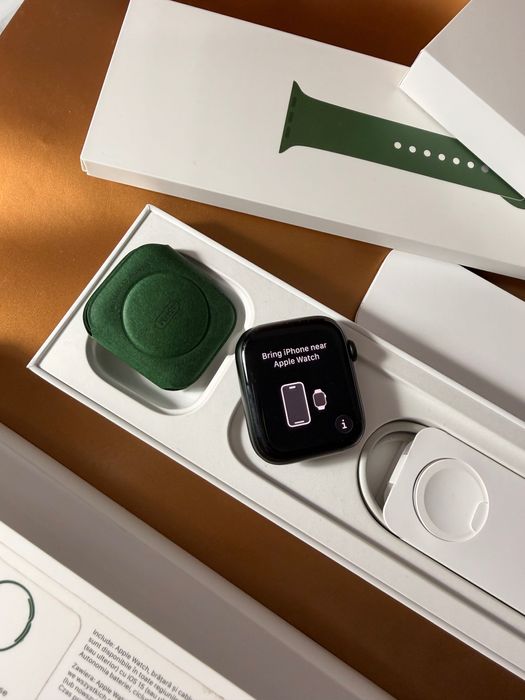 Apple Watch Series 7 GPS 45mm – Green Aluminium Case + 6 curele