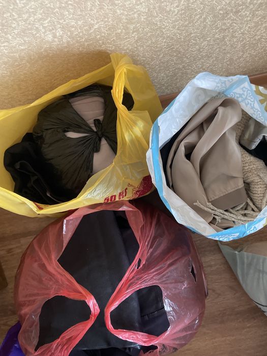 Отдам одежду на подростка