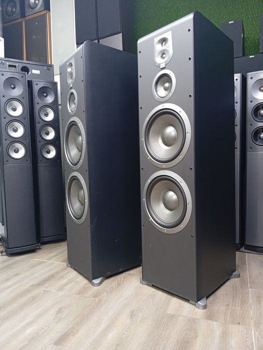 Флагмана от серията JBL ES-100