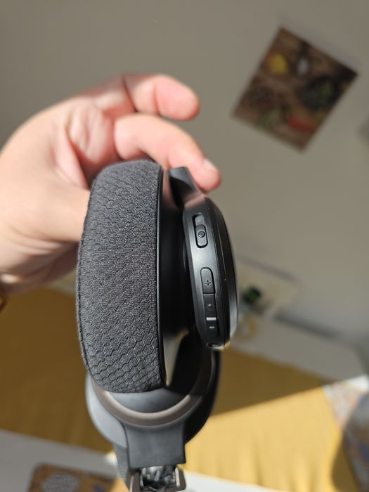 Vand casti over-the-ear JBL ca noi