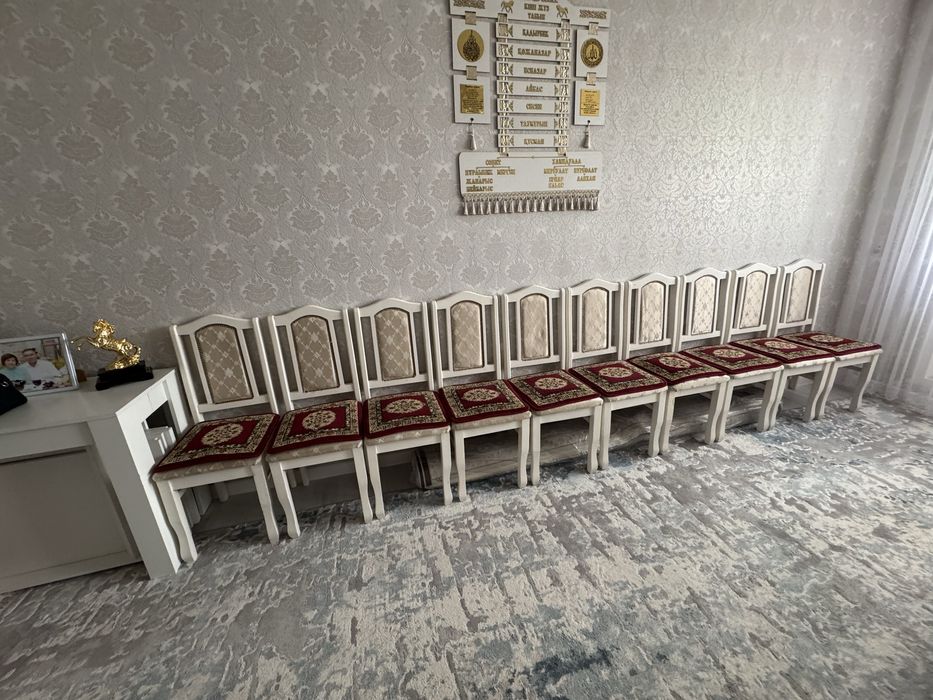 10 стульев белые