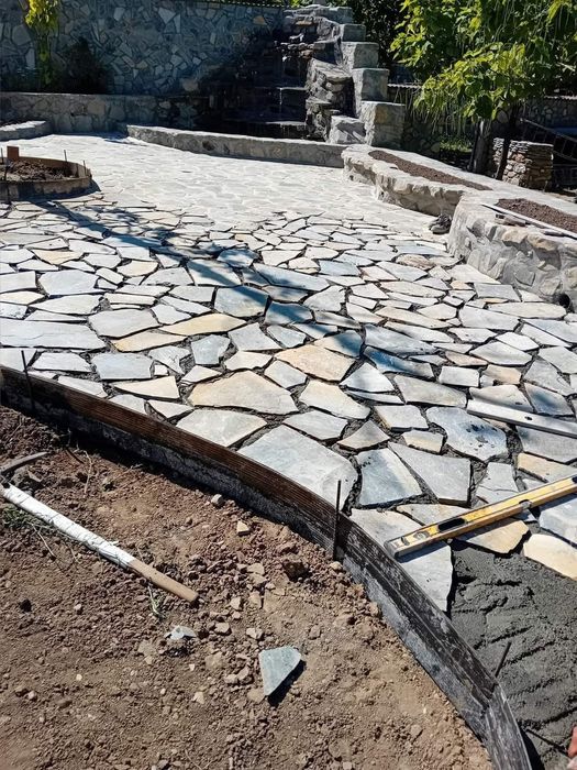 vând piatra naturala si montez in toată țara