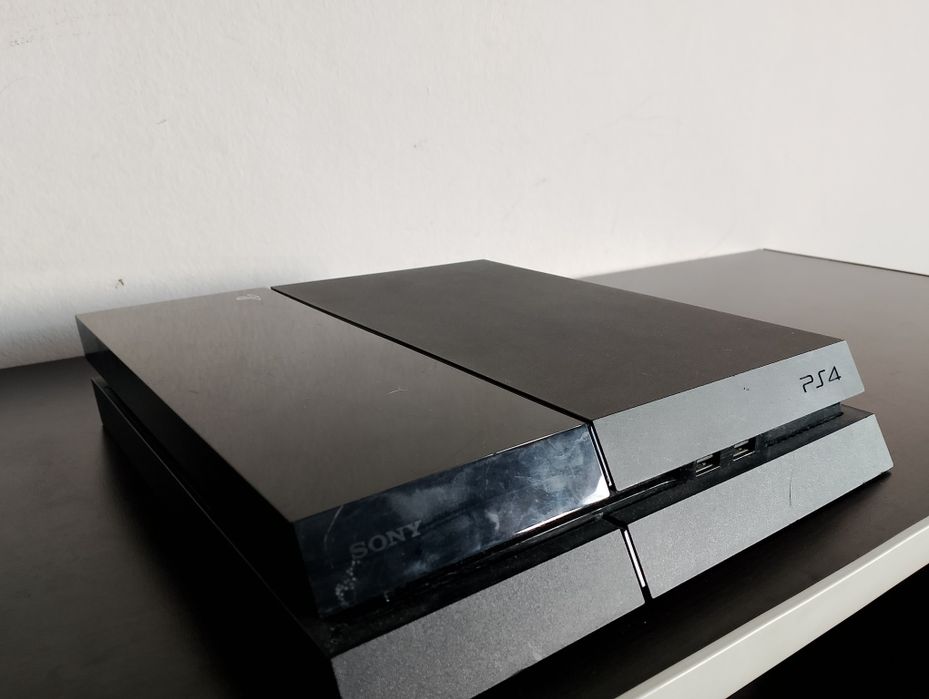 Ps4 modat cu o manetă