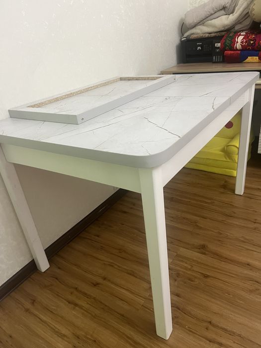Стол для кухни белый