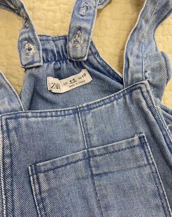 Джинсовый комбинезон на девочку Zara.