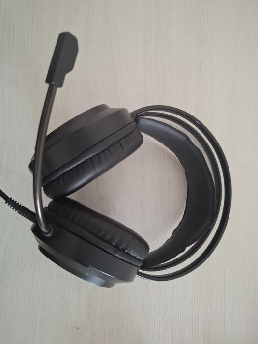 Наушники MOXOM Почти новые