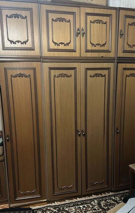 Продам гарнитур,хорошее дерево