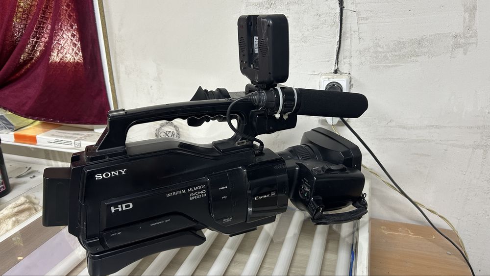 Видеокамера Sony 1500