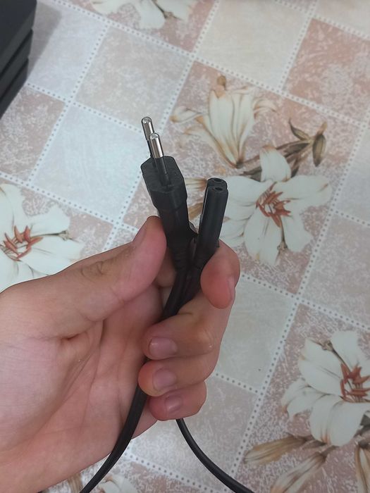 Ps4 pro 1TB + 2 джойтика