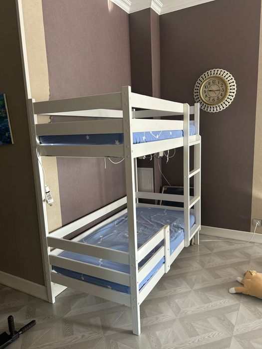 Кроватка детская двухярусная.