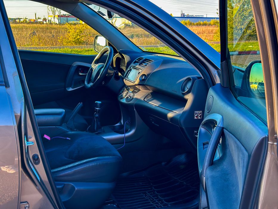 Toyota RAV4, 2012, 2.2 diesel, cutie manuală